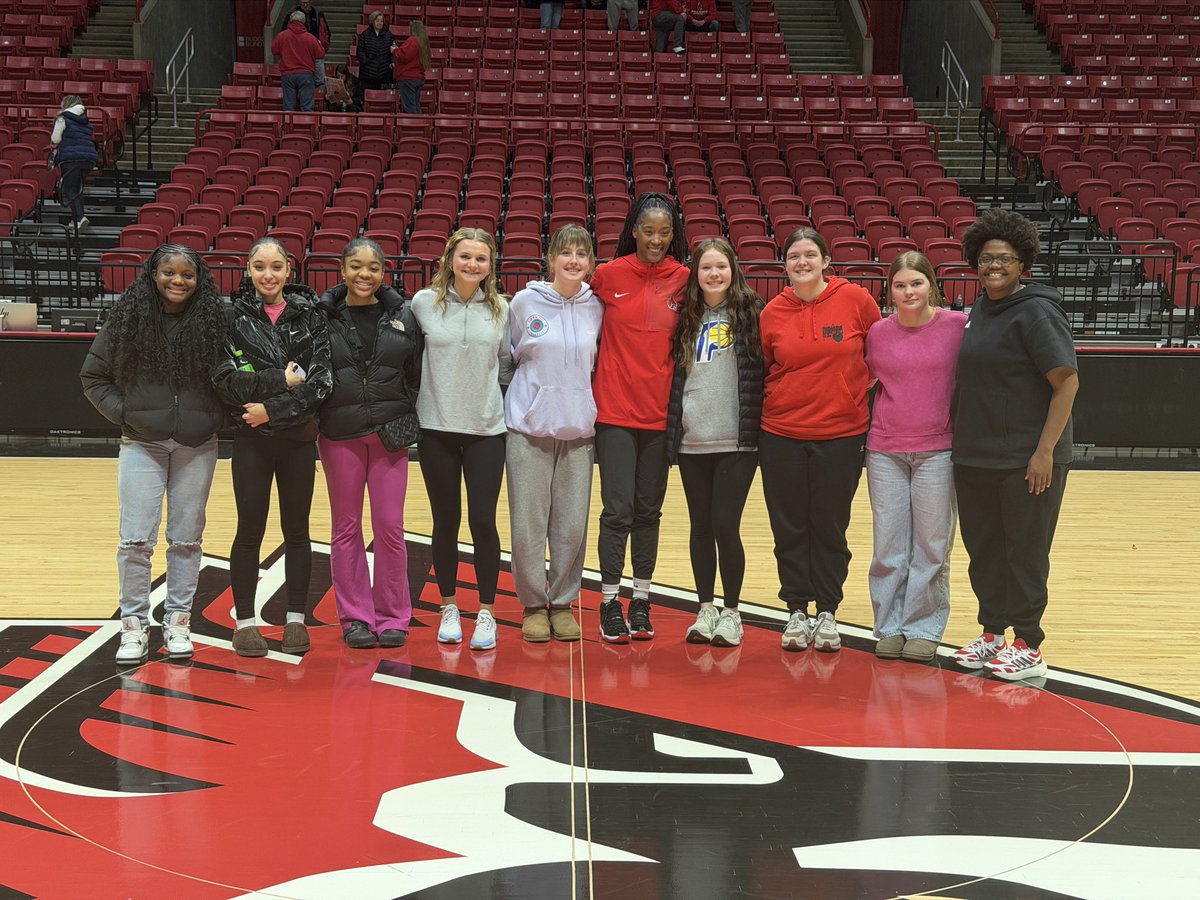 IBCWBB_15uS40S's tweet photo. Thank you so much @BallStateWBB and @MariahK2022 for having us tonight!  We had a great time cheering you on!  @IBC16US40 @IBCWBB https://t.co/oz4vMaaC8P