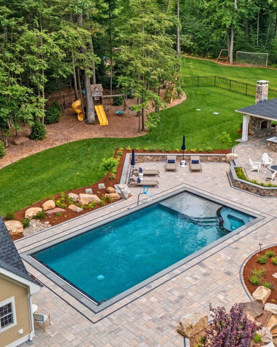 Beat the algae by opening early! 🗓️ The "Golden Rule" is to open before daytime temps consistently hit 70°F. This prevents water from warming under the cover and sparking a bloom.

Secure your opening date before the rush: aquapool.com/schedule-your-… #PoolOpening