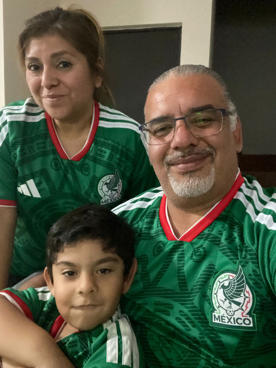 JorgeGarLor's tweet photo. @TUDNMEX #ModoVikingo en familia sabe mejor, VAMOS MEXICO!!!! https://t.co/hlDue8VCfZ