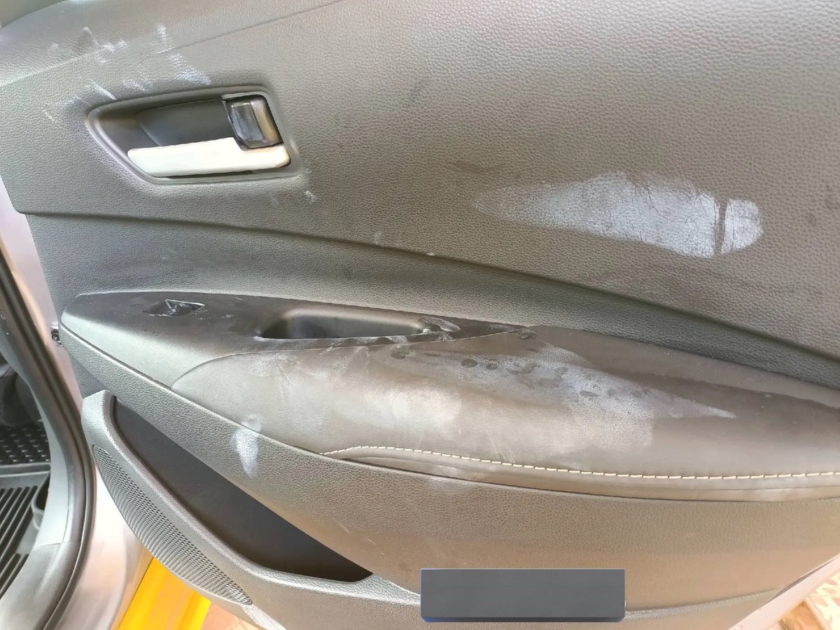 ละเคสแบบนี้เยอะมากจริงๆ สงสารคนขับ grab bolt ที่ต้องมานั่งทำความสะอาดเองอีก เลอะทีคือกุมขมับ ลูกค้าคนอื่นจะนั่งต่อก็รู้สึกไม่โอเคด้วยอะ แต่คือพอกทาอะไรให้เลอะขนาดนี้