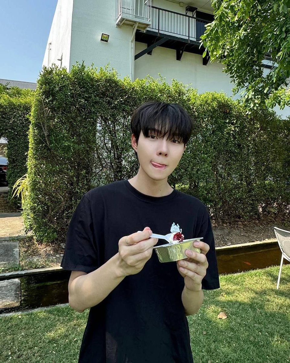 knpscandy's tweet photo. Looking like someone’s boyfriend 🤍 I wonder who that someone might be 😆 

#nampingster https://t.co/W9BsLp87UI