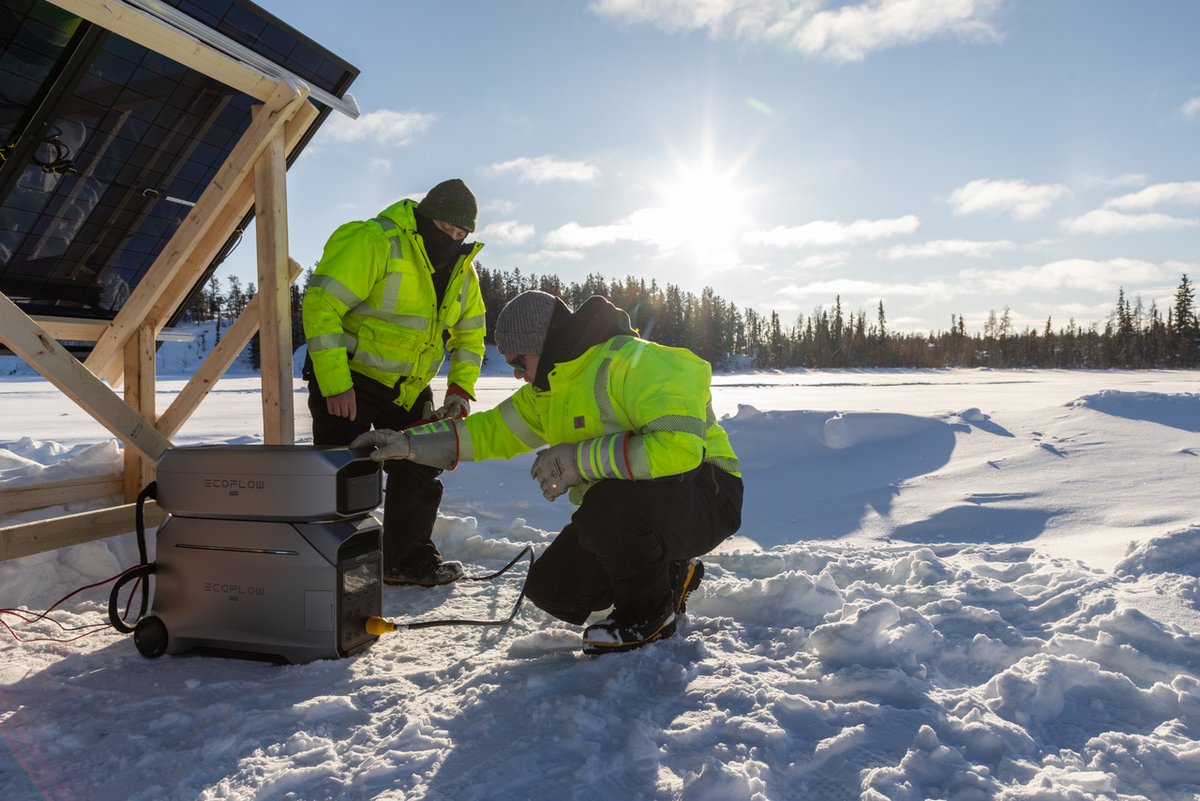 EcoFlowTech's tweet image. Solar panels + #EcoFlowDELTAPro3 spotted at a solar EV charging test in the Canadian subarctic❄️⚡️. Still works. Still cool. Full coverage on The Times 👉 bit.ly/4sbXTJX #PoweredbyEcoFlow #OffGrid #SmartHomeEnergy #Easee #SubaruCanada