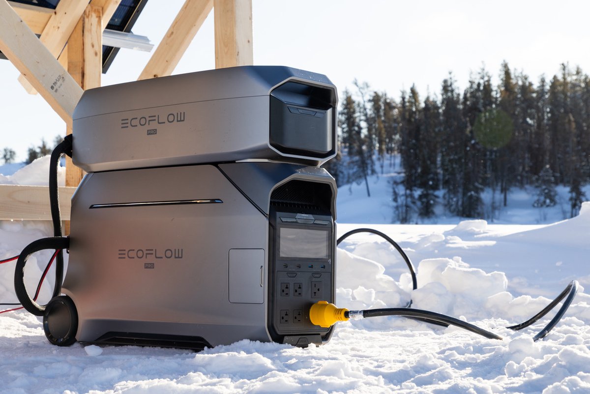 EcoFlowTech's tweet image. Solar panels + #EcoFlowDELTAPro3 spotted at a solar EV charging test in the Canadian subarctic❄️⚡️. Still works. Still cool. Full coverage on The Times 👉 bit.ly/4sbXTJX #PoweredbyEcoFlow #OffGrid #SmartHomeEnergy #Easee #SubaruCanada