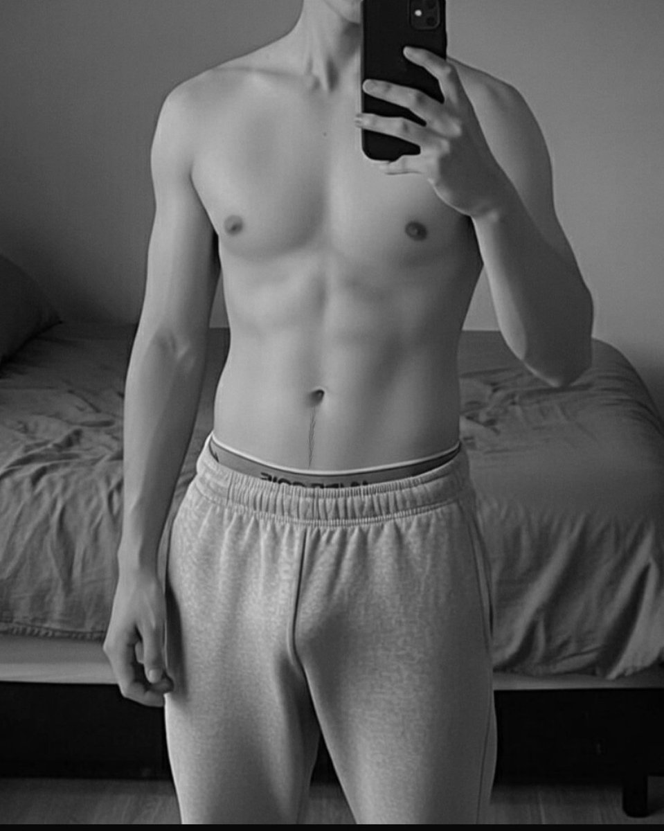 GarcezPablito's tweet photo. 1 o 2? https://t.co/rGGbrkrBVs