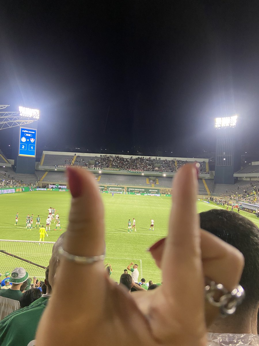 brunarossi_'s tweet photo. @CazeTVOficial @vhverissimo a torcida https://t.co/jhqnuS0Zsl