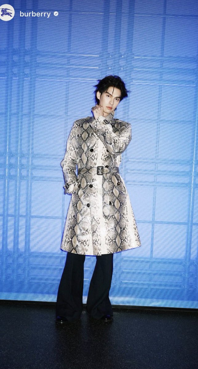 หุ่นโซ๊ะ โซจึ้ง 
เอวเป็นเอวว 
เริ่ดเกินน 
ทิ้งโพกได้ แต่อย่าทิ้งพี่ 
#bbrightvc <a href="/bbrightvc/">bright</a>