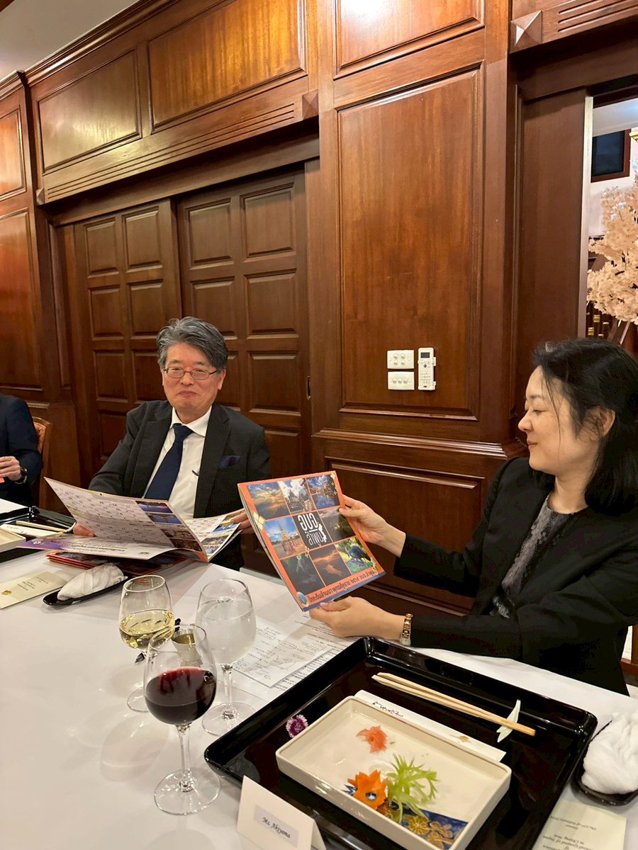 ลำพูนจากที่เป็นเมืองอุตสาหกรรม  แต่จากนี้จะกลายเป็นเมืองท่องเที่ยวและไม่ใช่แค่เมืองทางผ่านหรือเมืองรองอีกแล้ว  👍
ปล.ยังมีอีกหลายเทศกาลที่กำลังจะเกิดขึ้นที่ลำพูน 🧡
#ลำพูนไม่ลำพัง