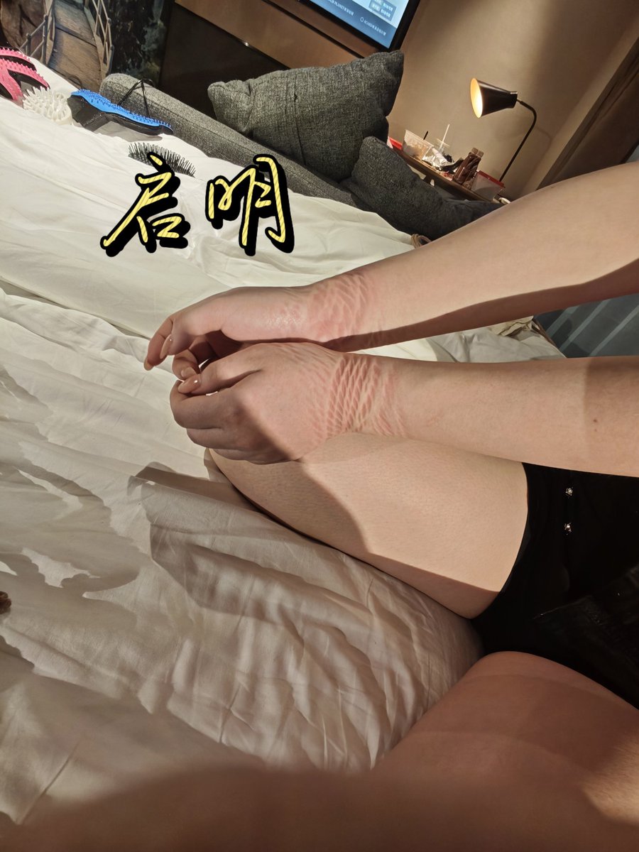 拍摄现场照片放送第二弹②
战败cg
#挠痒痒 #女er #女ee #绳 #tk #口球蒙眼