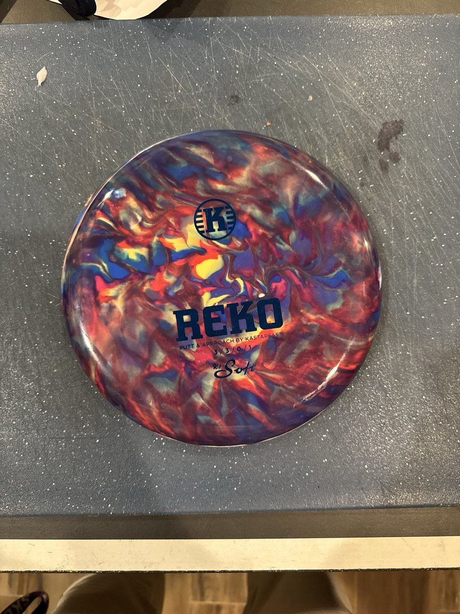 CMCDiscGolf's tweet photo. Few dyes I’ve been working on. Trying to level up my game these past few months. MVP Detour and Kastaplast Reko lotion beds. FD3 hot dip stencil dye. Second detour my first attempt at a cell dye. And advice on cell dyes?!? https://t.co/bhytrjUvRJ