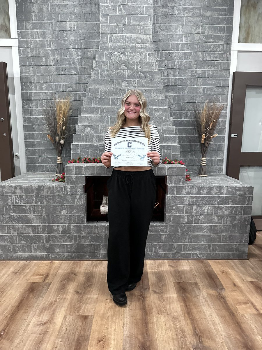 Kalyncole52's tweet image. Today was definitely a day for the books.. These are my girls and forever will be. To the friendships and the never ending hard work, I cannot wait for next year’s season! 
VARSITY BASKETBALL LETTER ✅ #workhard