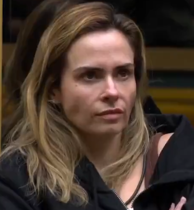 Essa mulher exala coisa ruim em cada pequeno traço das feições. Quem gosta dela só pode ser igual ou pior.