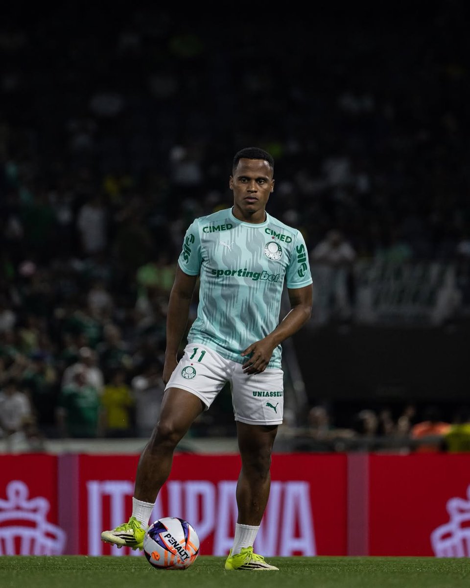 Entró bien Jhon Arias frente a Fluminense. Se convertirá en titular. Entró y le dio un nuevo aire al equipo de Abel Ferreira apareciendo por distintos carriles, gestionando y liderando ataques y posesiones. Ya se mostró y se le ve fresco.

Llegará bien al mundial.