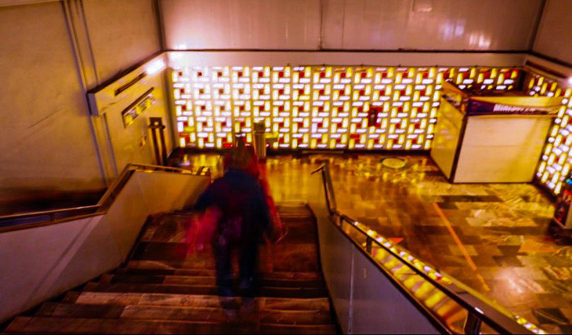 cdmx, 7 de octubre de 2024 

la tristeza de que no asuman el metro como las venas de esta ciudad, no como “no lugar” que necesite remodelación. necesita mantenimiento, pero NO que le quiten lo que es <a href="/MetroCDMX/">MetroCDMX</a>