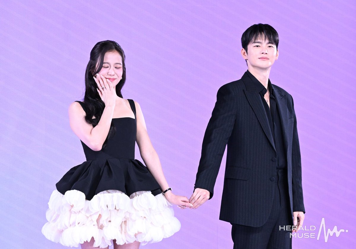 kdrama_menfess's tweet photo. •kdm• Jisoo dan Seo Inguk di presscon Boyfriend On Demand. Whos excited? https://t.co/bFr7aDOVhI