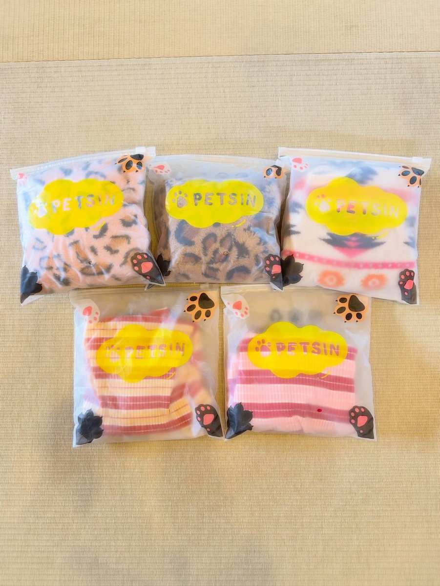 Uri_and_Taiga's tweet photo. 冬物ロンパース、もう必要無いくらい沢山持ってるのにまた買っちゃった☃️
SHEINのPETSINでイタグレ用が発売されたんだもの🥹
試しに1枚だけと思ったけど送料無料にする為に2,000円分☘️
全部半額だった✨
#Shein
#Petsin https://t.co/PX34LBv7sn