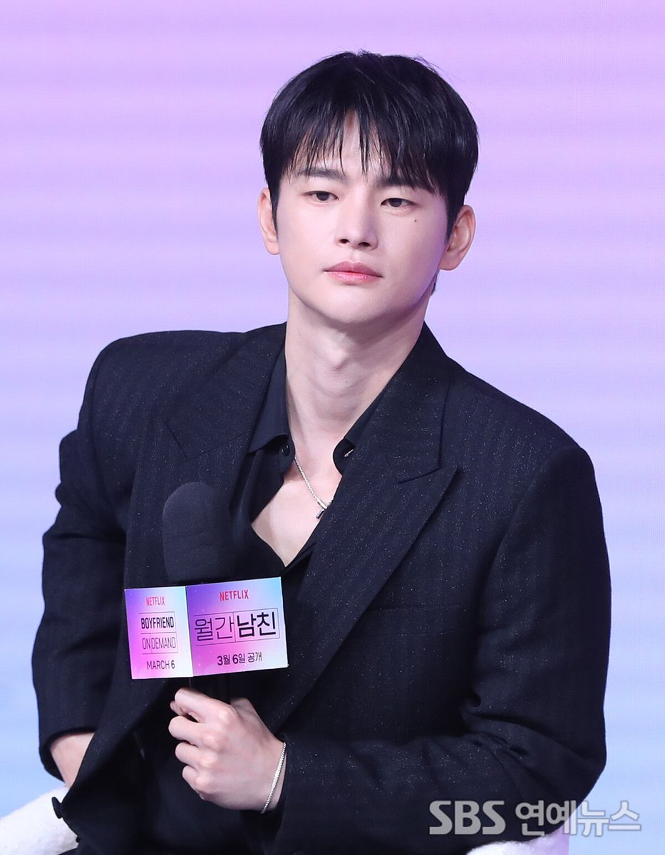 “[E포토] 서인국, '월간남친'의 표지 모델
👉 ent.sbs.co.kr/news/article.d…

#서울 #종로구 #제작발표회 #넷플릭스 #월간남친 #e포토 #SBS연예뉴스_백승철_기자 #백승철
<a href="/SBSEnterNews/">SBS연예뉴스</a>”