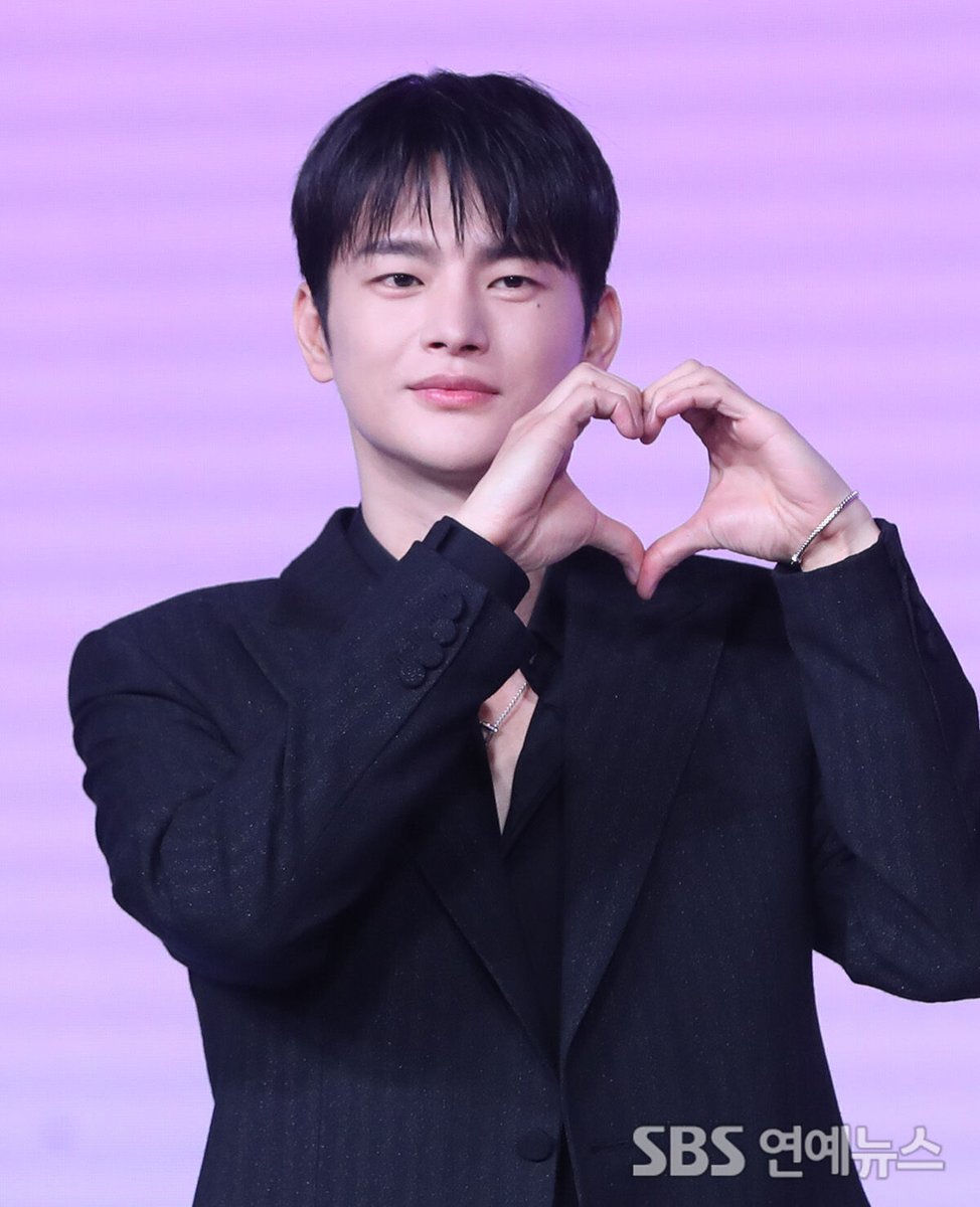 “[E포토] 서인국, '설레이게 만드는 하트'
👉 ent.sbs.co.kr/news/article.d…

#서울 #종로구 #제작발표회 #넷플릭스 #e포토 #설레 #SBS연예뉴스_백승철_기자 #백승철
<a href="/SBSEnterNews/">SBS연예뉴스</a>”