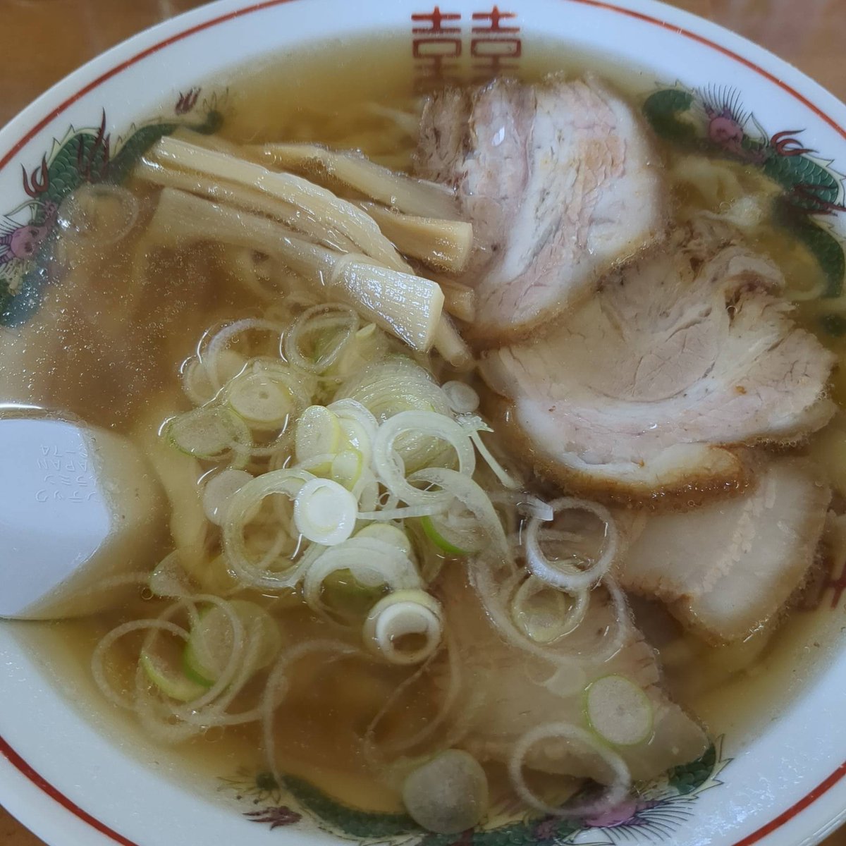 TOMONEGI2's tweet photo. ラーメン at ピッコロ

平日のみ営業になったのでなかなか来れないピッコロさん。
不揃いの麺をはじめ、全てがサイコ～

ご馳走様でした！  
#毎日がラーメン
#ラーメン
#ピッコロ https://t.co/XjbvcfsHN4 https://t.co/W5Jd1YJ7SG