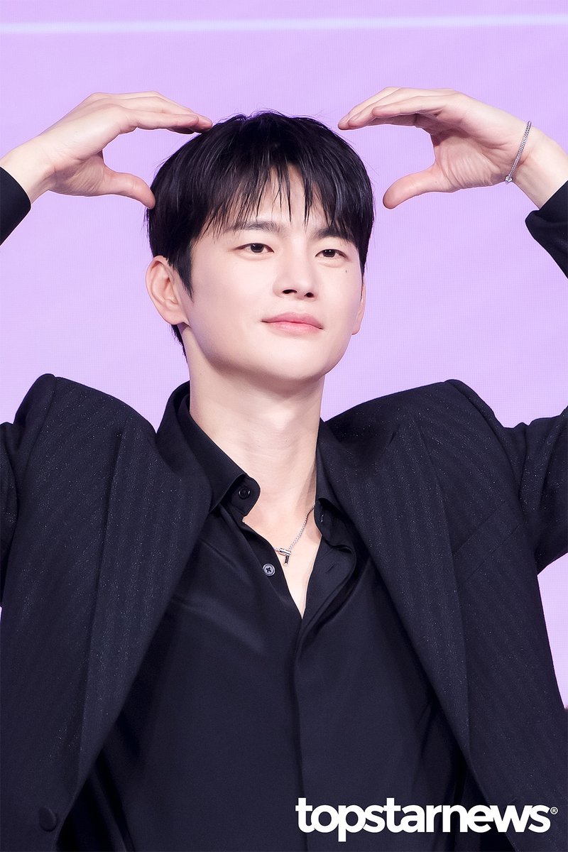 [HD포토] 서인국, ‘여우는 개과니까 강아지 피스’ (월간남친 제작발표회) #월간남친 #제작발표회 #프리뷰 #서인국 topstarnews.net/news/articleVi… <- Original Photo