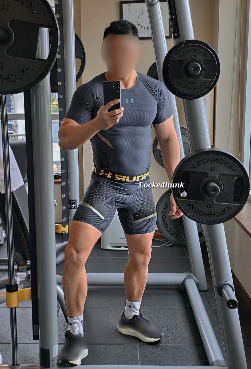 lockedhunk's tweet photo. 健身房裡認真鍛煉的鎖寶
背地裡是個沒有射精權利的肌肉公0
@lockedhunk @lockedhunk01

◀️ Instagram Vs X  ▶️ https://t.co/6uQTkJ5YrC
