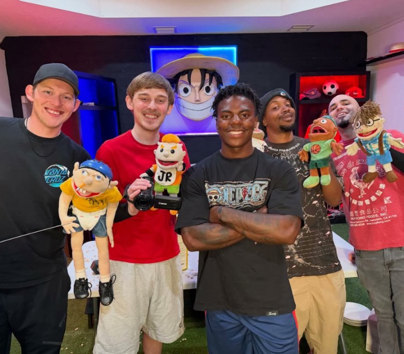 i cant stop fucking laughing at this photo because why does speed look edited in there

like im being deadass hes looking too perfectly at the camera he looks like a self insert i swear i can see the outline 😭