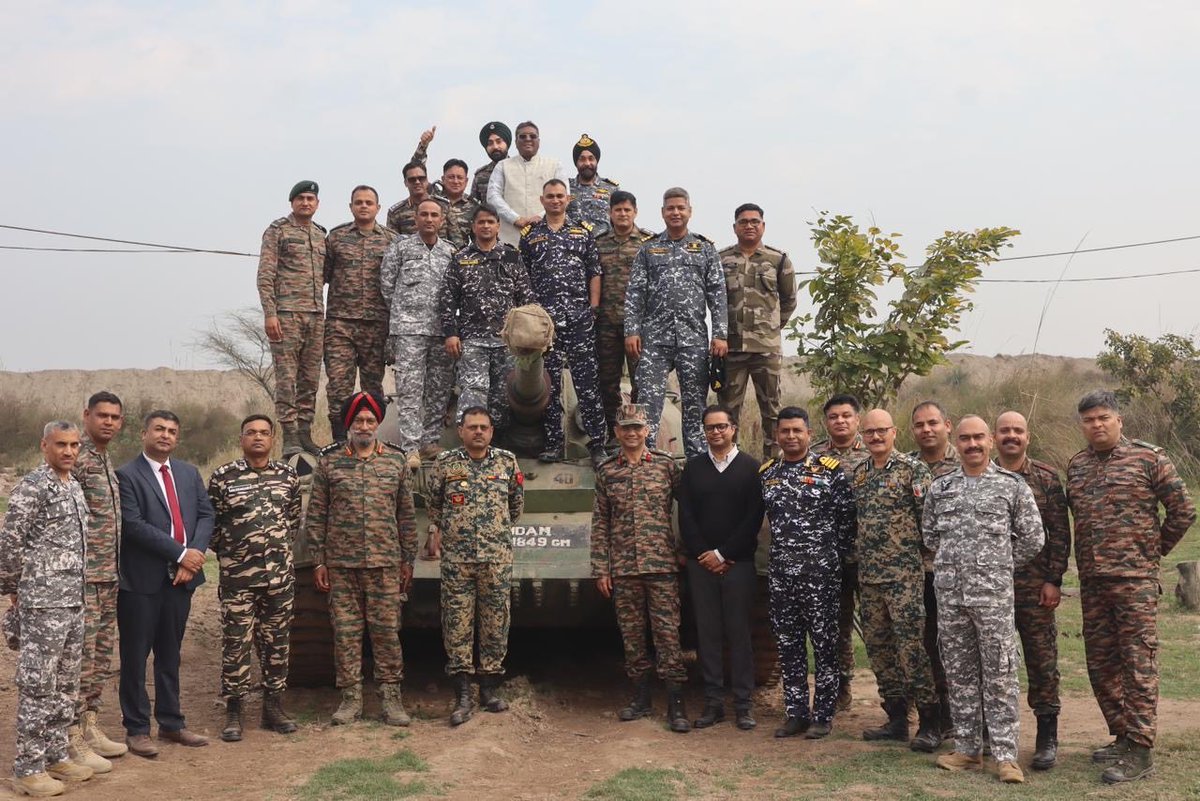 VajraCorps_IA's tweet image. #MilitaryCivilFusion #MCF in action
#PantherDivision conducted Sanyukt Prashikshan (16–25 Feb 2026), uniting the Cutting Edge Leadership from the Defence Forces &amp;amp; Civil Services to deepen Inter Agency Synergy &amp;amp; Coordination to Sharpen the Collective Response to emerging National