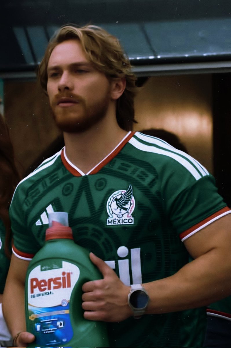 ALDO JUEGA CON PERSIL                    ⭐️⚽️