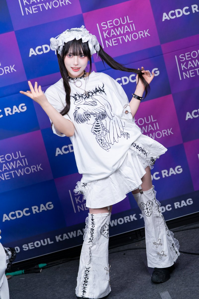 방구석폐인 tweet media