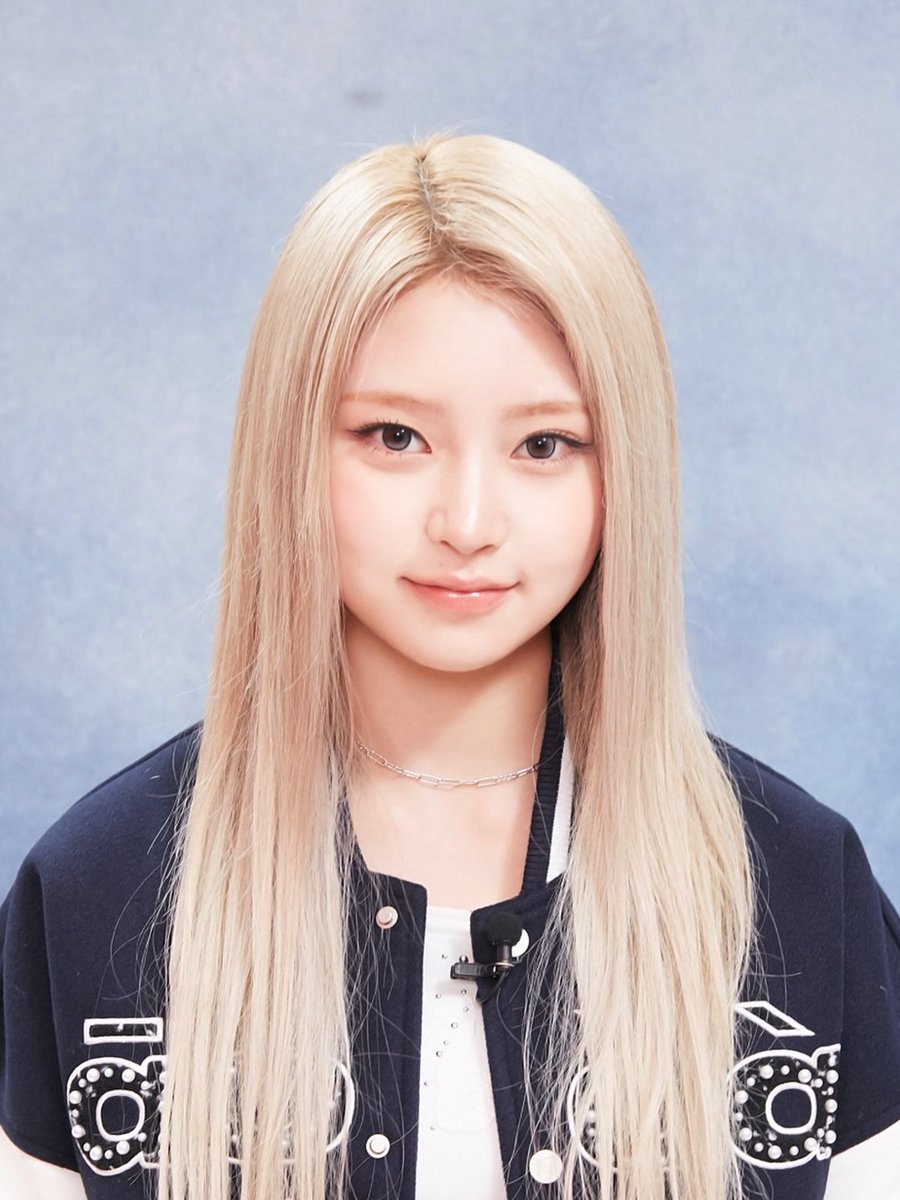 ⋅ ࣪ ִֶָ📸  𝙘𝙡𝙞𝙠 𝙘𝙡𝙖𝙠 !! we were just trying to take each other’s ID photos for fun but it somehow turned into a tiny studio moment. didn’t expect the results to come out this good and now we’re lowkey feeling like certified ID photo directors. soOOoOo who’s next? :p