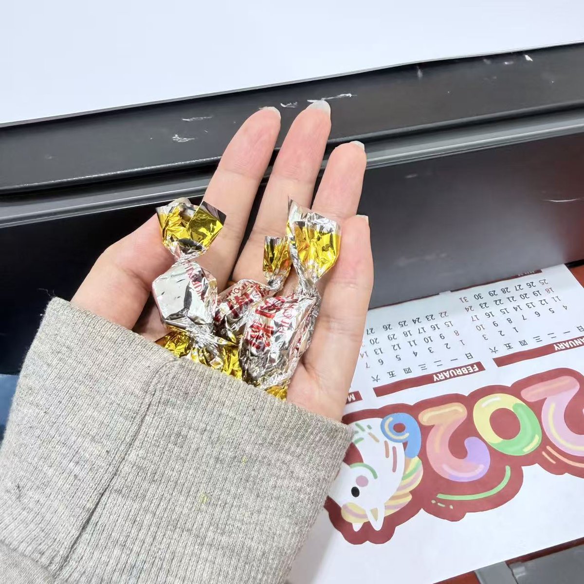 pencilm4's tweet photo. 小宝～跟姐姐走～好不好～给你糖吃～ https://t.co/7cFTGtZ5a7