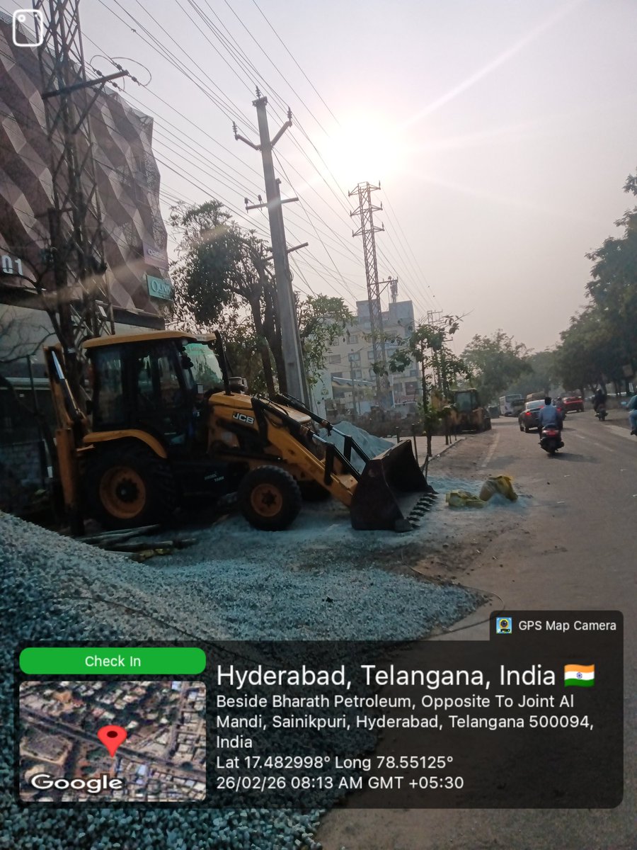 VaranasiKK1's tweet photo. @GHMCOnline 
@DcKapra 
@MKJTRAFFIC 
@MCMalkajgiri   
 Hi sir this is second time i had been complined about this foothpath issue to town planning offcer but no use through x account which is totally occupied by offenders sir i request u to clear this foothpath issue https://t.co/Vzv0TtSCnV