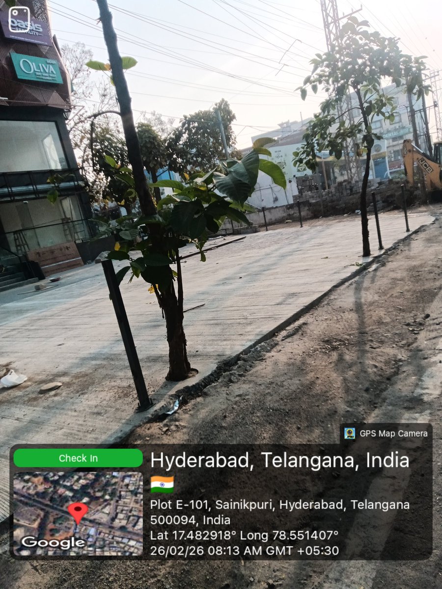 VaranasiKK1's tweet photo. @GHMCOnline 
@DcKapra 
@MKJTRAFFIC 
@MCMalkajgiri   
 Hi sir this is second time i had been complined about this foothpath issue to town planning offcer but no use through x account which is totally occupied by offenders sir i request u to clear this foothpath issue https://t.co/Vzv0TtSCnV