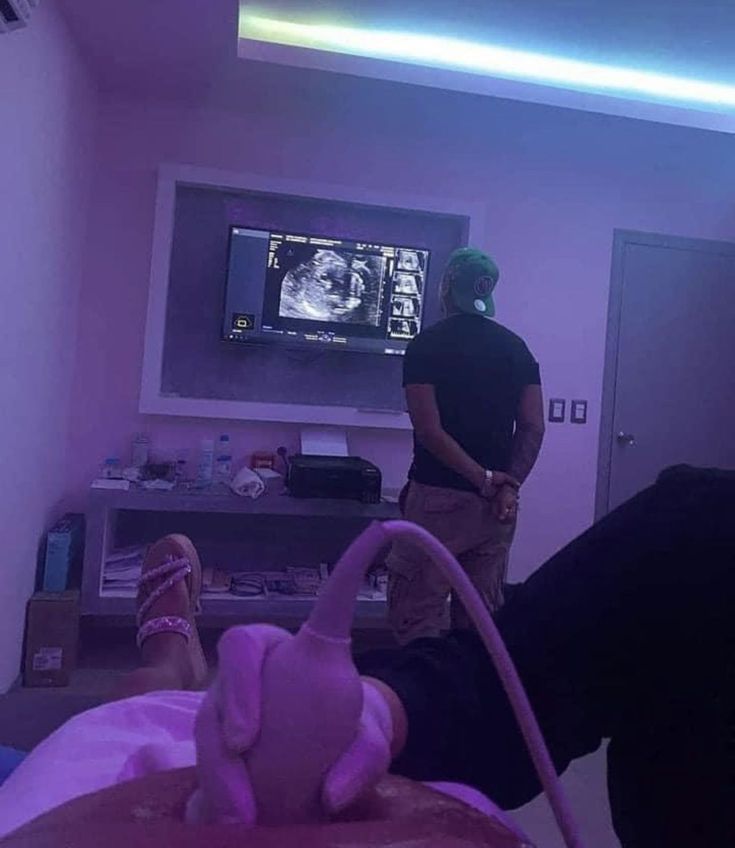 Por qué se paraba como si estuviera mirando un penal en el VAR?