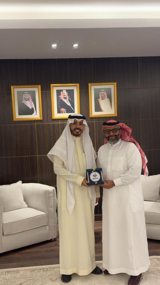 SCSAC_SA's tweet photo. زار سعادة د. علي المشنوي رئيس اللجنة مركز مكة للتحكيم، والتقى بسعادة د. ثامر باعظيم أمين عام غرفة مكة المكرمة، وسعادة أ. عبدالعزيز الغامدي مدير إدارة الشؤون القانونية بالغرفة، وجرى خلال الزيارة بحث سبل تطوير المركز نحو الريادة محلياً ودولياً، انطلاقًا من مكانة المنطقة ورمزيتها. https://t.co/natQ4kqyn6