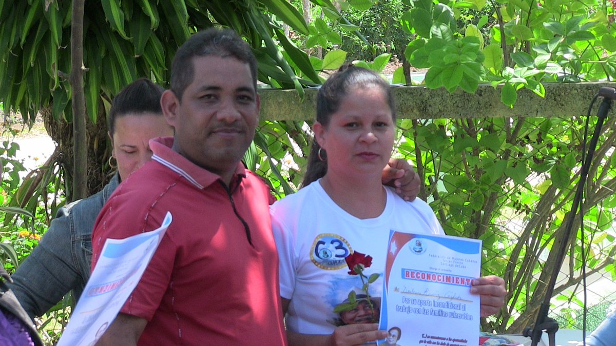 Durante la Reunión de Balance del trabajo de la Casa de Orientación de la Mujer y la Familia en #TercerFrente fueron estimulados los protagonistas q convierten esta institución en bastión contra la violencia hacia la mujer #SantiagoDeCuba <a href="/luthier789/">Isidro Castañeda</a> <a href="/Yuniorsantiago7/">Yuniorsantiago</a>