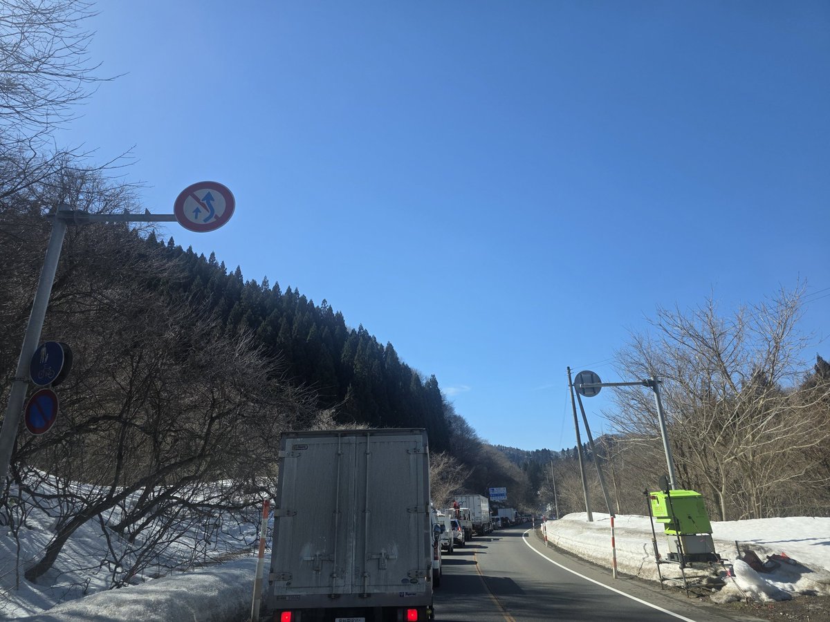 KLittle94300's tweet photo. 能代市二ツ井、国道7号線、えぐいほど大渋滞。 https://t.co/odLrdhJDJC