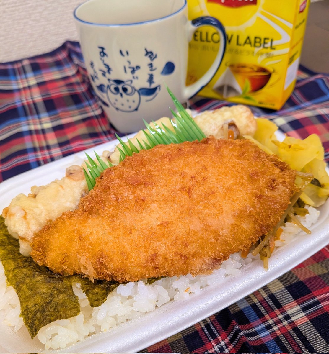🌂ランチ🍙　ほっともっと🍚🥢
◼️◼️のり弁当🍱　大好物に満足👍️
