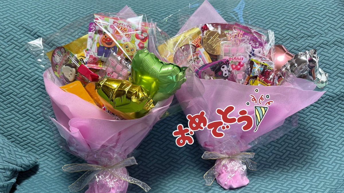 土曜日に卒業式の娘とその親友ちゃんにお菓子ブーケ作った