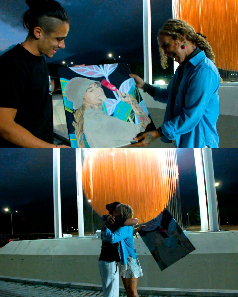 "El arte es el puente que une la distancia que la vida impuso." 🎨🖌️✈️🇻🇪📍 #venezuela ¿Cuál fué tu mejor parte del vídeoclip "LLEGARÉ"?