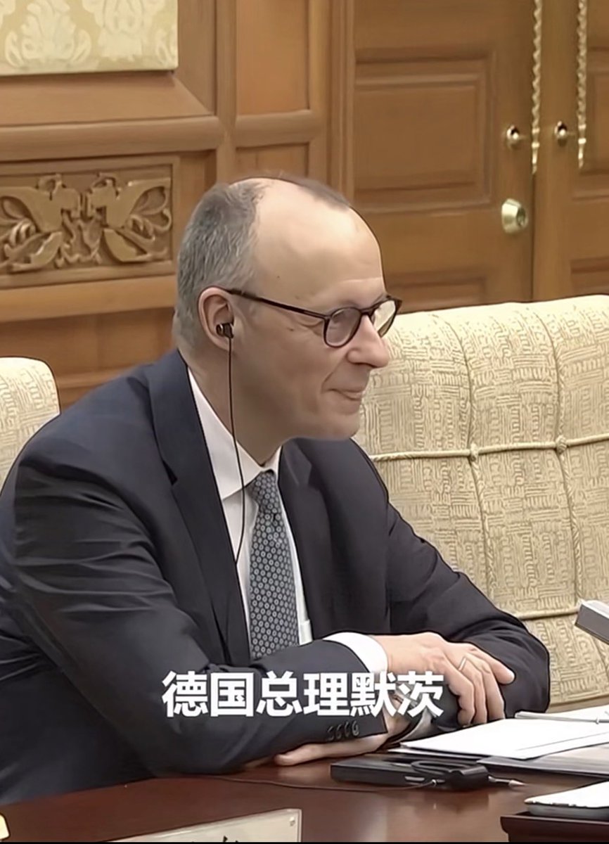 很多反中人士常年混迹建政圈，但是政治智商几乎等于0。 你看看默茨昨天下午看习近平的眼神，这不已经拉丝了吗？