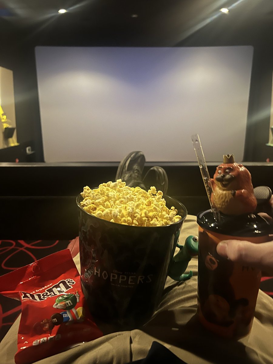 theREALwright33's tweet image. Movie 31 of 2026 @AMCTheatres #atAMC #MidwinterBreak After the work day I had I’m glad to be at the AMC ready to escape reality for just 2 hrs.  Also got my #Hoppers  popcorn tin and cup.  #shareAMC @CEOAdam