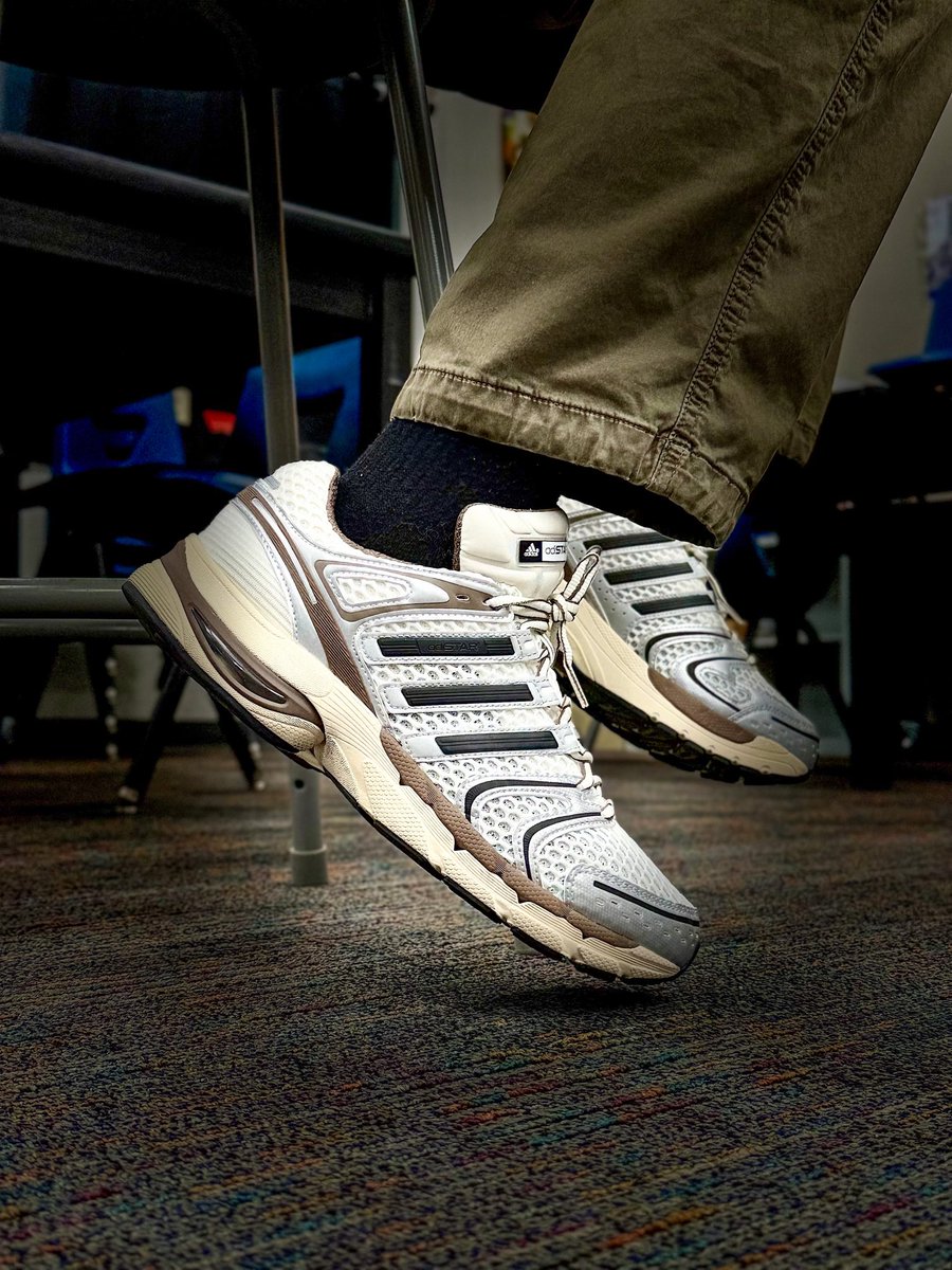 MrGilito24's tweet photo. Tried messing around with the different photo settings on the iPhone. However, I kinda liked how these came out. @adidas has definitely been doing their thing lately. I can’t wait to get more color ways in the AdiStar Control 5!
#TeachersWhoSneaker #Adidas #AdiStar #SneakerPics https://t.co/EmsnXw6XQ2