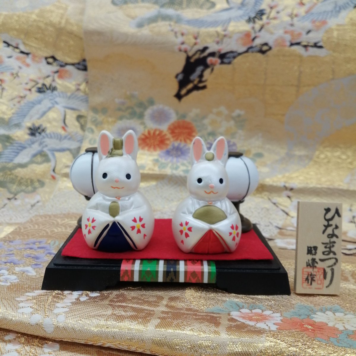 offhousemeike's tweet photo. こんにちは！オフハウス新潟女池店です😊
もうすぐひな祭りですね🌸お店には、キティちゃんとうさぎさんのお雛様が並んでいます🎎手のひらサイズの陶器製です。
また、お食い初めのセットもございます✨️
ぜひ見に来て下さい！
＃新潟市
＃オフハウス
＃ひなまつり
＃キティ https://t.co/yZgMw14HBb