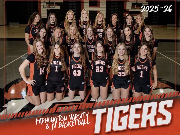 FHS_gbball's tweet photo. Thanks for the support Farmington! 5 seed takes down the 4 seed! Clutch plays down the straight - great scout team this week. Everyone contributed and had fun! So proud of them! https://t.co/D9qDykwEA1