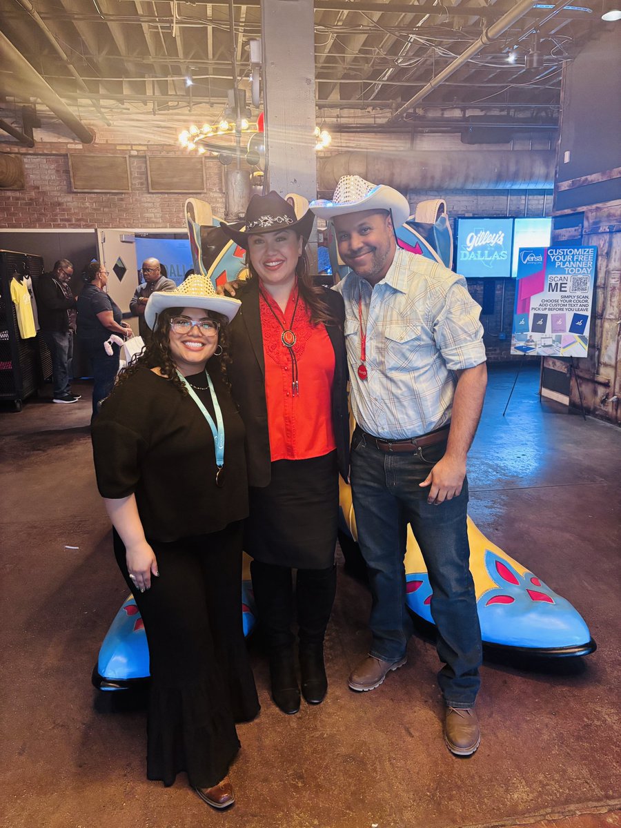 EJKiestDISD's tweet photo. We are honored to have Mr. Leon and Ms Chevez as our TOY and TOP for Kiest! We are proud of you both and hope you enjoyed the Winnerโs Circle event! #GoAllStars ๐ @MendozaMoments @baverticalteam @Region5_DISD @N_Bernardino https://t.co/knNgqdIRwg