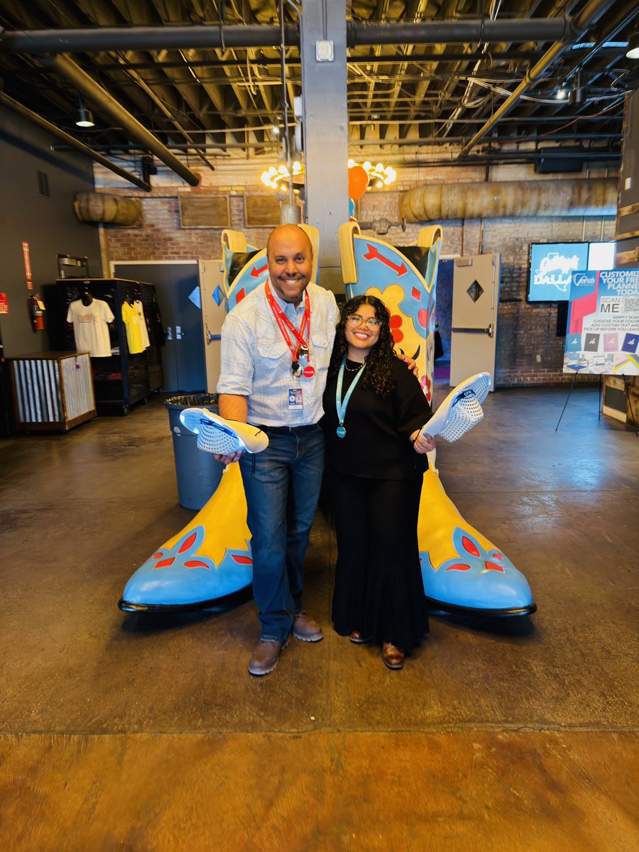 EJKiestDISD's tweet photo. We are honored to have Mr. Leon and Ms Chevez as our TOY and TOP for Kiest! We are proud of you both and hope you enjoyed the Winnerโs Circle event! #GoAllStars ๐ @MendozaMoments @baverticalteam @Region5_DISD @N_Bernardino https://t.co/knNgqdIRwg