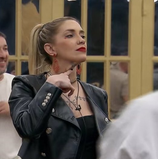 Han creado un mounstro.

Carmina al 9009.

#GranHermano