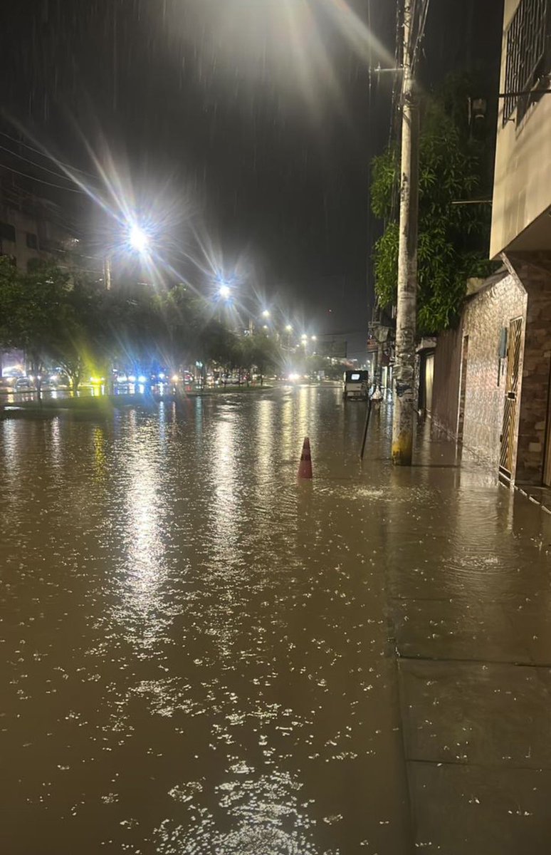 Tclima_gonz's tweet photo. #Lluvia en #Chiclayo #AHORA desde aproximadamente las 6-7pm
#Pimentel 5,5mm
#Picsi 2,8mm
#Aeropuerto 2,2mm https://t.co/zY5AMJnKit
