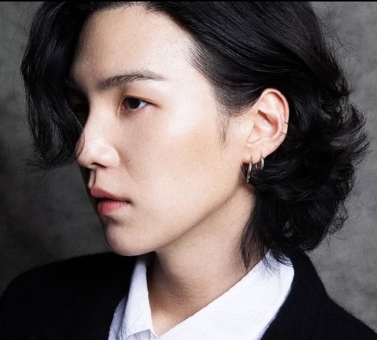 ユンギさんの斜め45度がオレは大好きだぁーーーーー！！！！😭😭😭😭😭😭😭