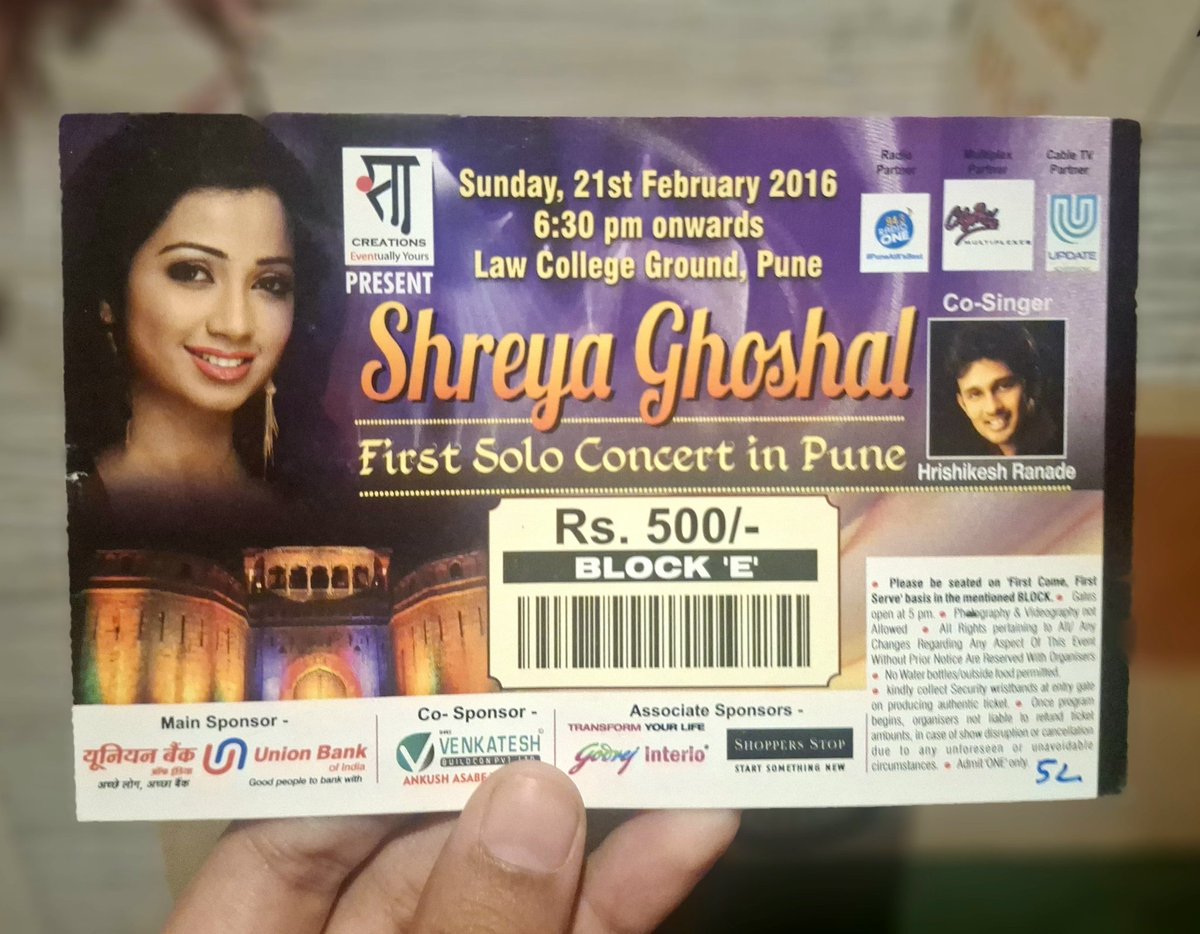 vaishnaviG27's tweet photo. 10 years. 1 ticket. 1 dream. ✨
Exactly 10 years ago, a few days late posting, but Feb 21st (not the 26th!)
It was the most emotional night of my life. 15 years a SGain, and that backstage wave from @shreyaghoshal ma'am was everything!🤍
#ShreyaGhoshal #SGian #DreamComeTrue https://t.co/IWebii8tyD